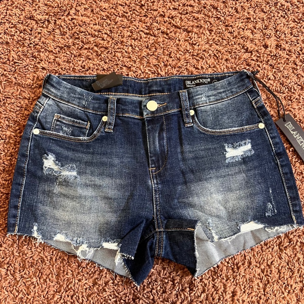 BLANKNYC Women's Denim Shorts Distressed Raw Hem Dark Wash Size 26‎ NWT